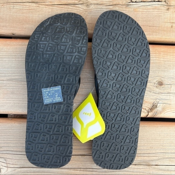 Reef D-Lish Leather Flip Flop Sandals - Picture 5 of 7